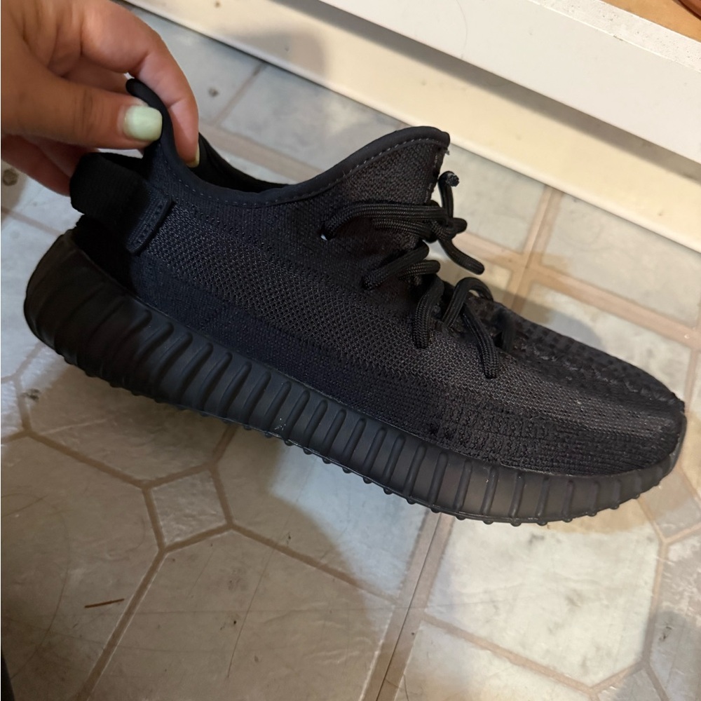 Womens black adiadas yeezy size 8